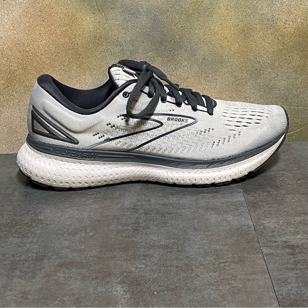 Brooks Women's Running Shoes in Light Gray and Black - Picture 8 of 16